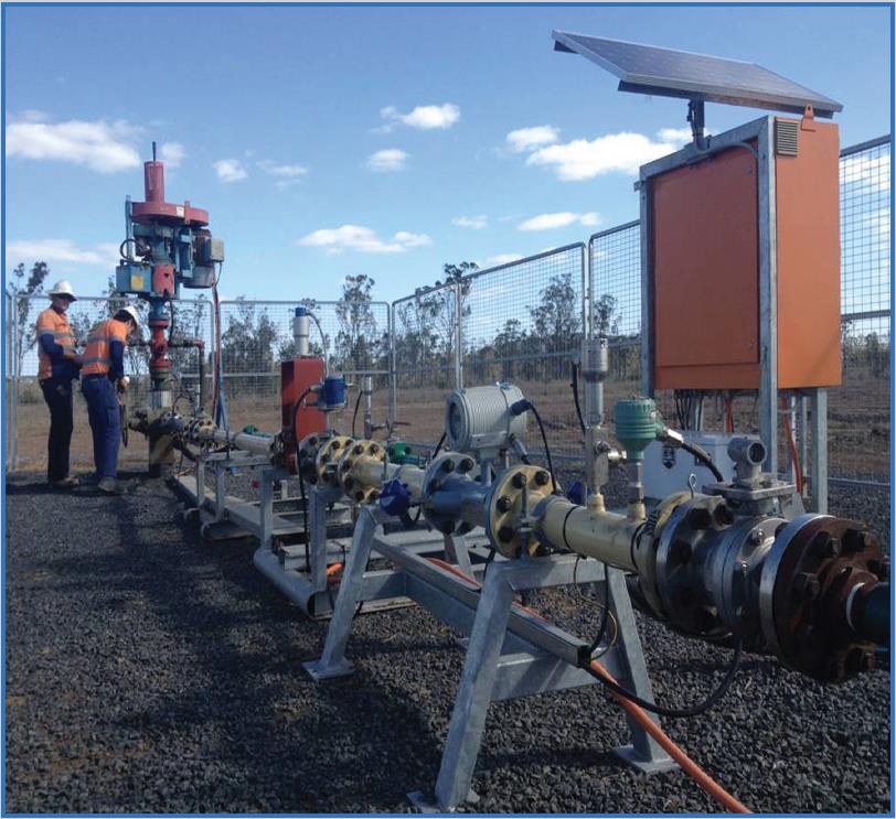 Установка в устье скважины по добыче газа из плотных пород